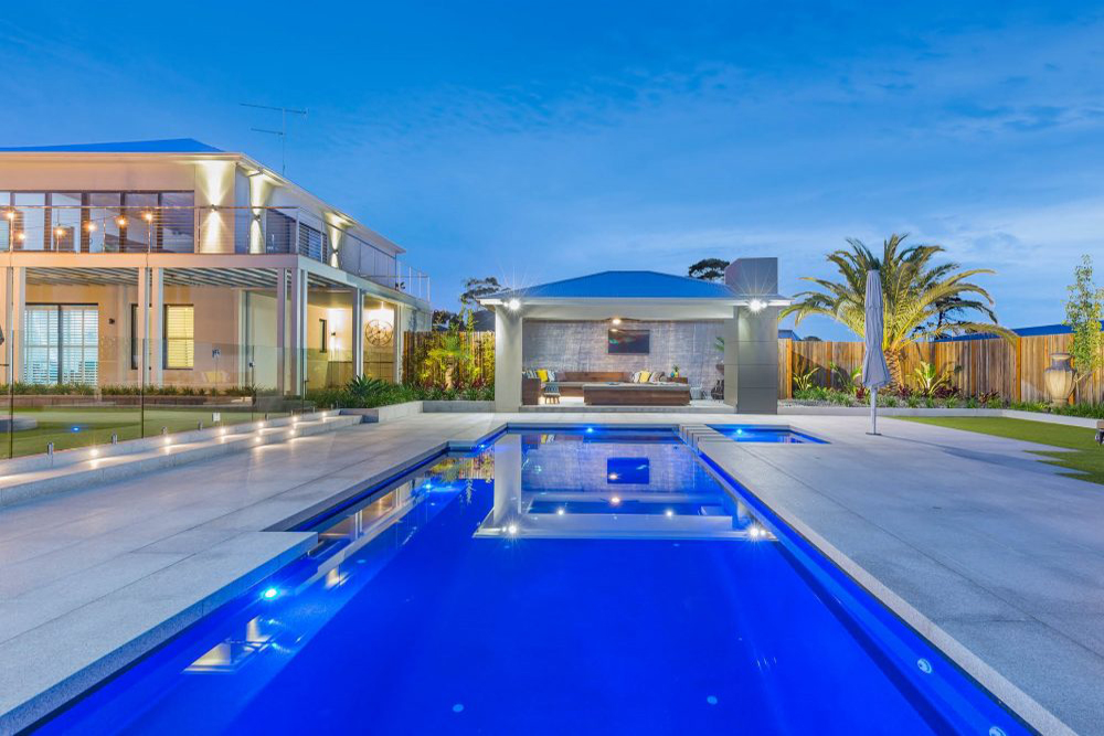 How to Have a Unique Swimming Pool That Looks Nothing Like the Neighbor’s